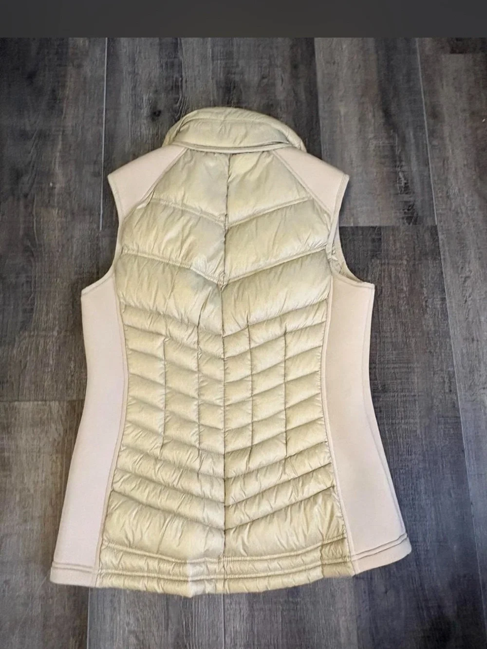 MICHAEL Michael Kors Women's Cream Quilted Puffer Vest medium jacket